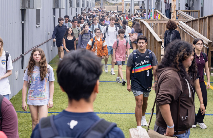 Alamo Heights students walking together on campus