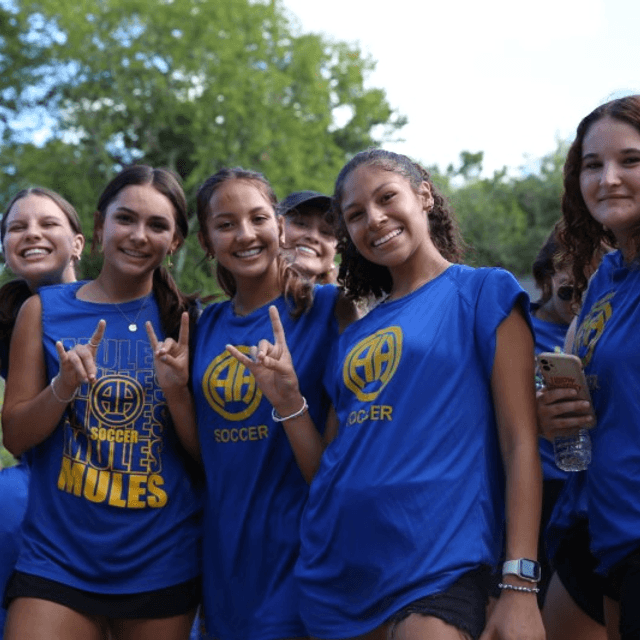 Alamo Heights students in Mules jerseys cheering together